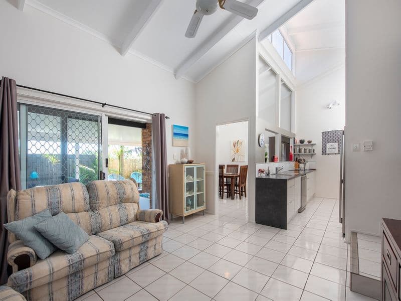 2 Black Diamond Crescent, Edens Landing QLD 4207, Edens Landing - Thumbnail 4
