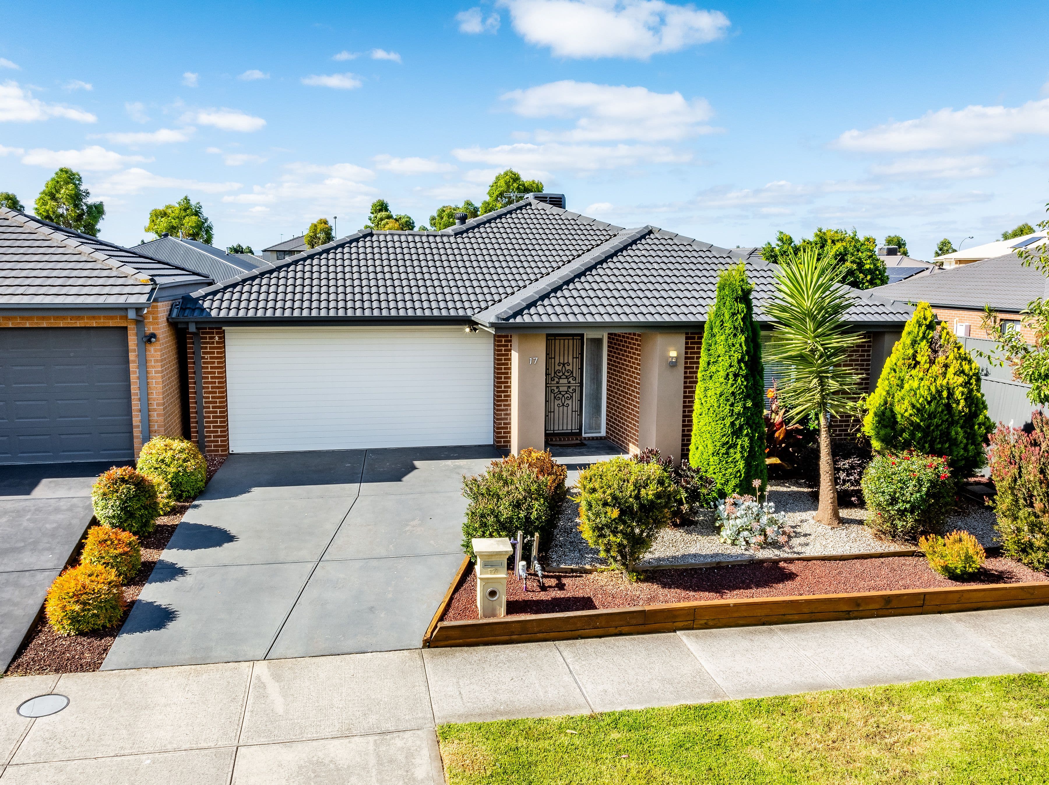 17 Burchill Avenue, Cranbourne East VIC 3977, Cranbourne East - Thumbnail 2