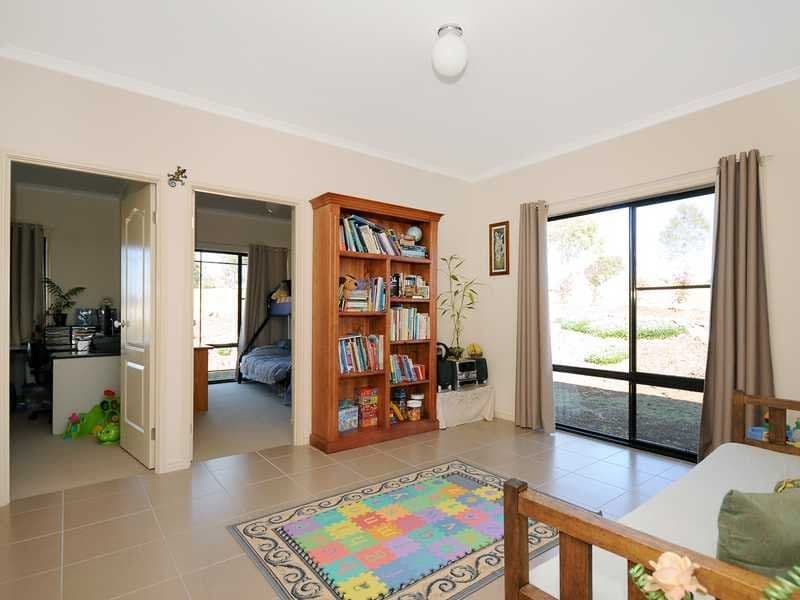 61 Hilltop Drive, GOWRIE JUNCTION QLD 4352, Gowrie Junction - Thumbnail 7