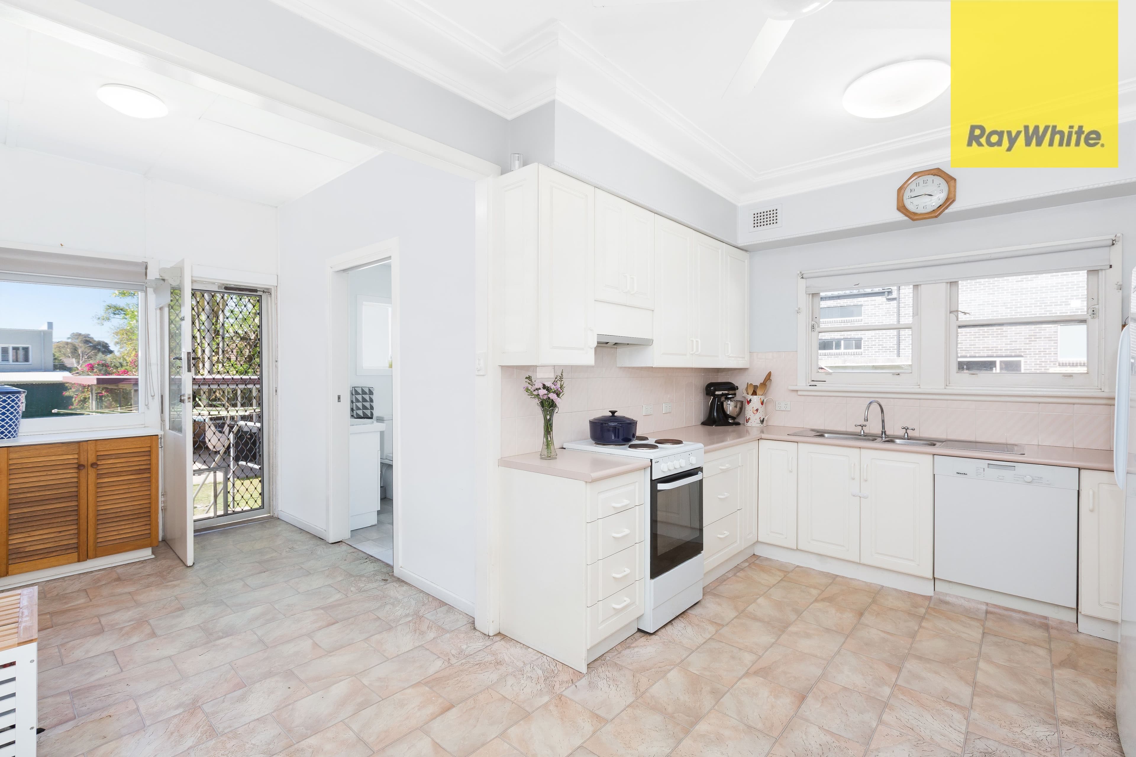 11 Taronga Parade, Caringbah - Thumbnail 4