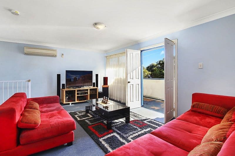 48 Kingsford Smith Drive, BERKELEY VALE NSW 2261, Berkeley Vale - Thumbnail 2