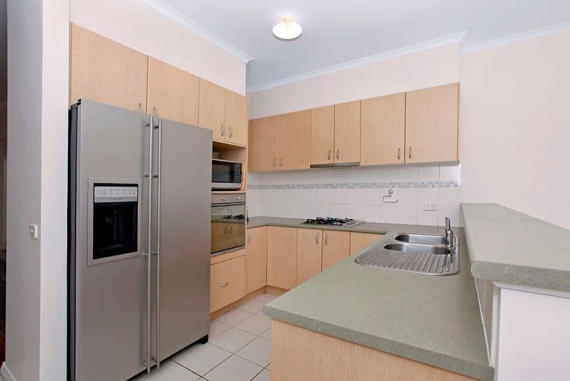 10 Lancewood Walk, South Morang VIC 3752, South Morang - Thumbnail 2