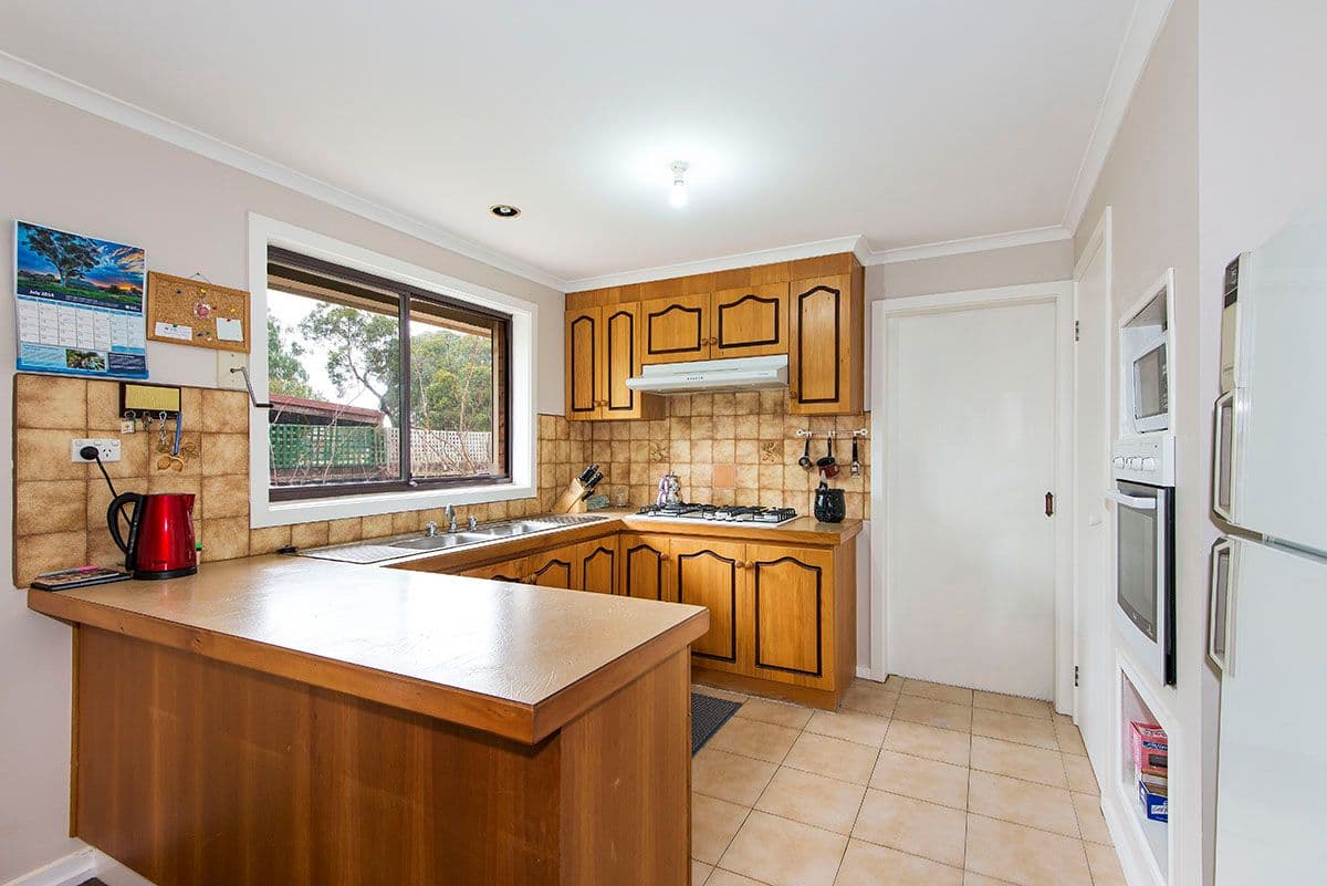 21 McClelland Drive, MILL PARK VIC 3082, Mill Park - Thumbnail 2