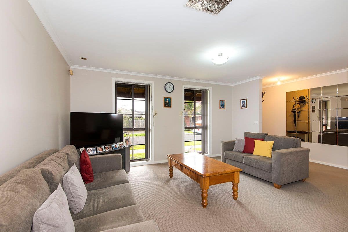 21 McClelland Drive, MILL PARK VIC 3082, Mill Park - Thumbnail 4