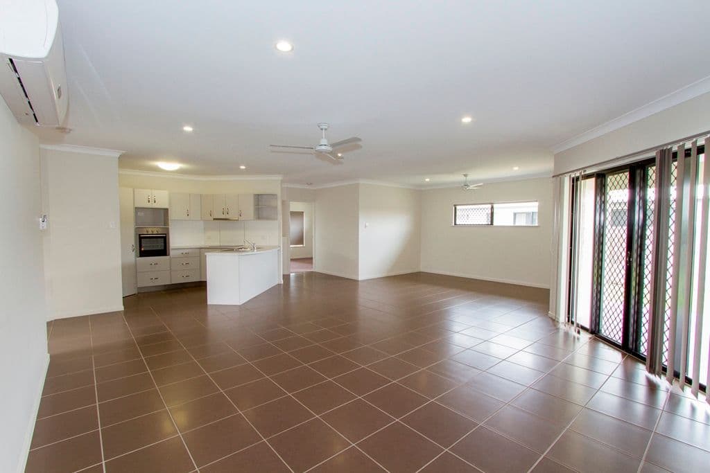 40 Blue Wren Drive, KELSO QLD 4815, Kelso - Thumbnail 3
