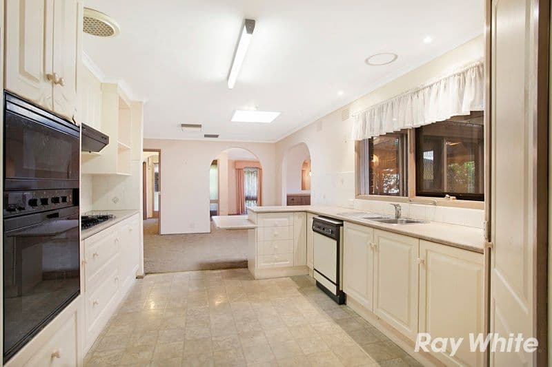 10 Raheen Avenue, Wantirna VIC 3152, Wantirna - Thumbnail 2