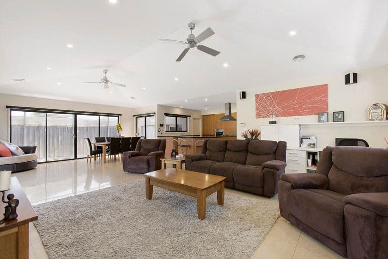 3 Pauline Avenue, DINGLEY VILLAGE VIC 3172, Dingley Village - Thumbnail 2
