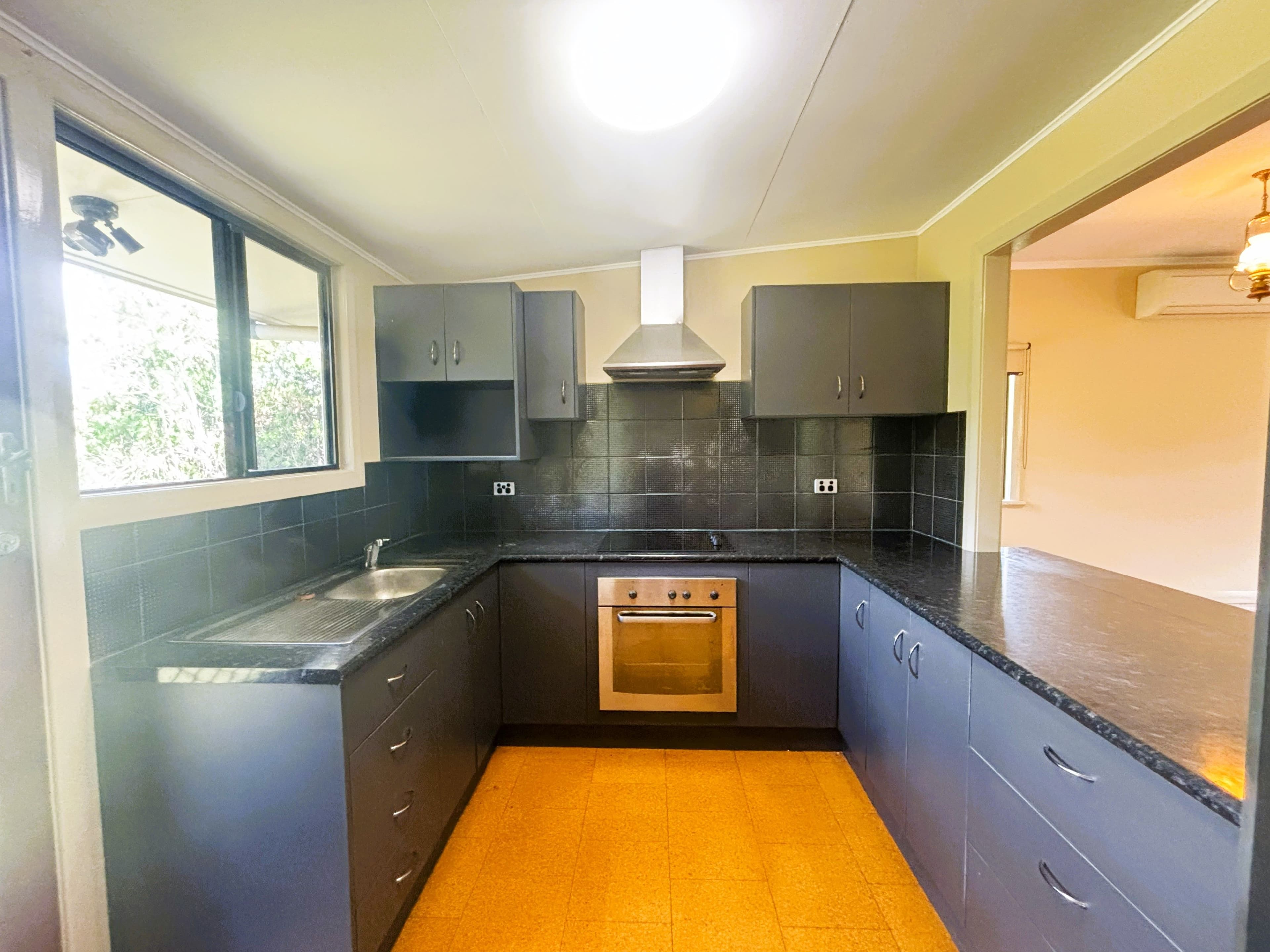 7 Brown Street, Mareeba QLD 4880, Mareeba - Thumbnail 5