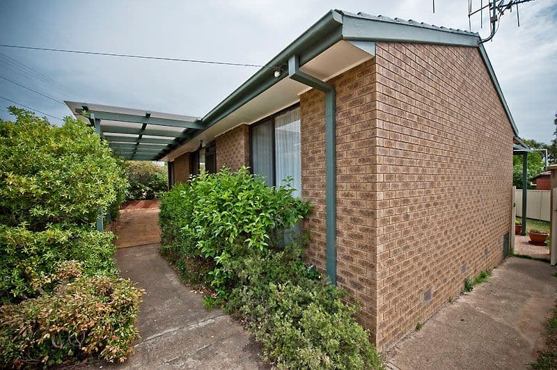 2 Dunn Place, QUEANBEYAN NSW 2620, Queanbeyan West - Thumbnail 3