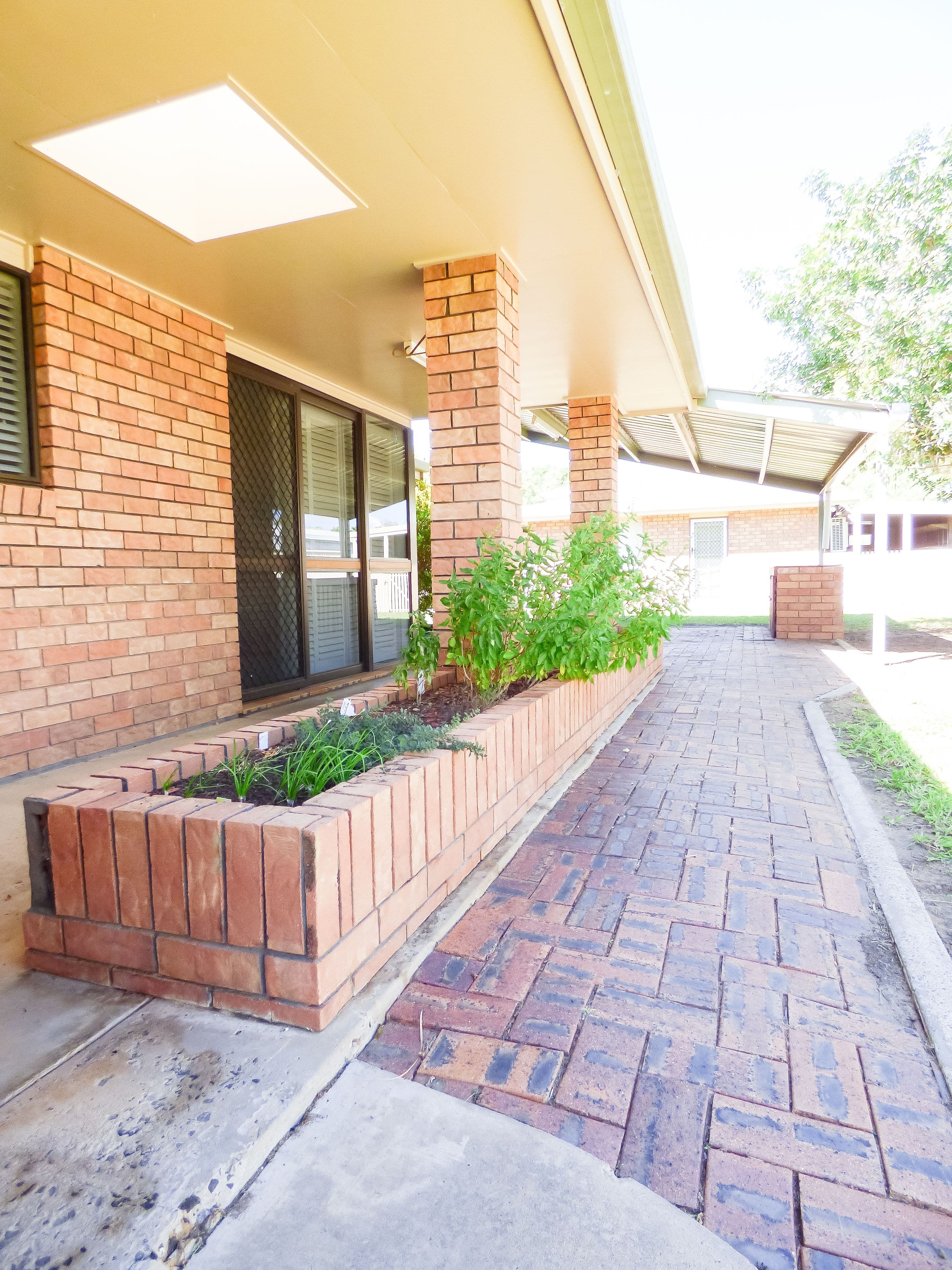 16 Edna Street, Roma QLD 4455, Roma - Thumbnail 2