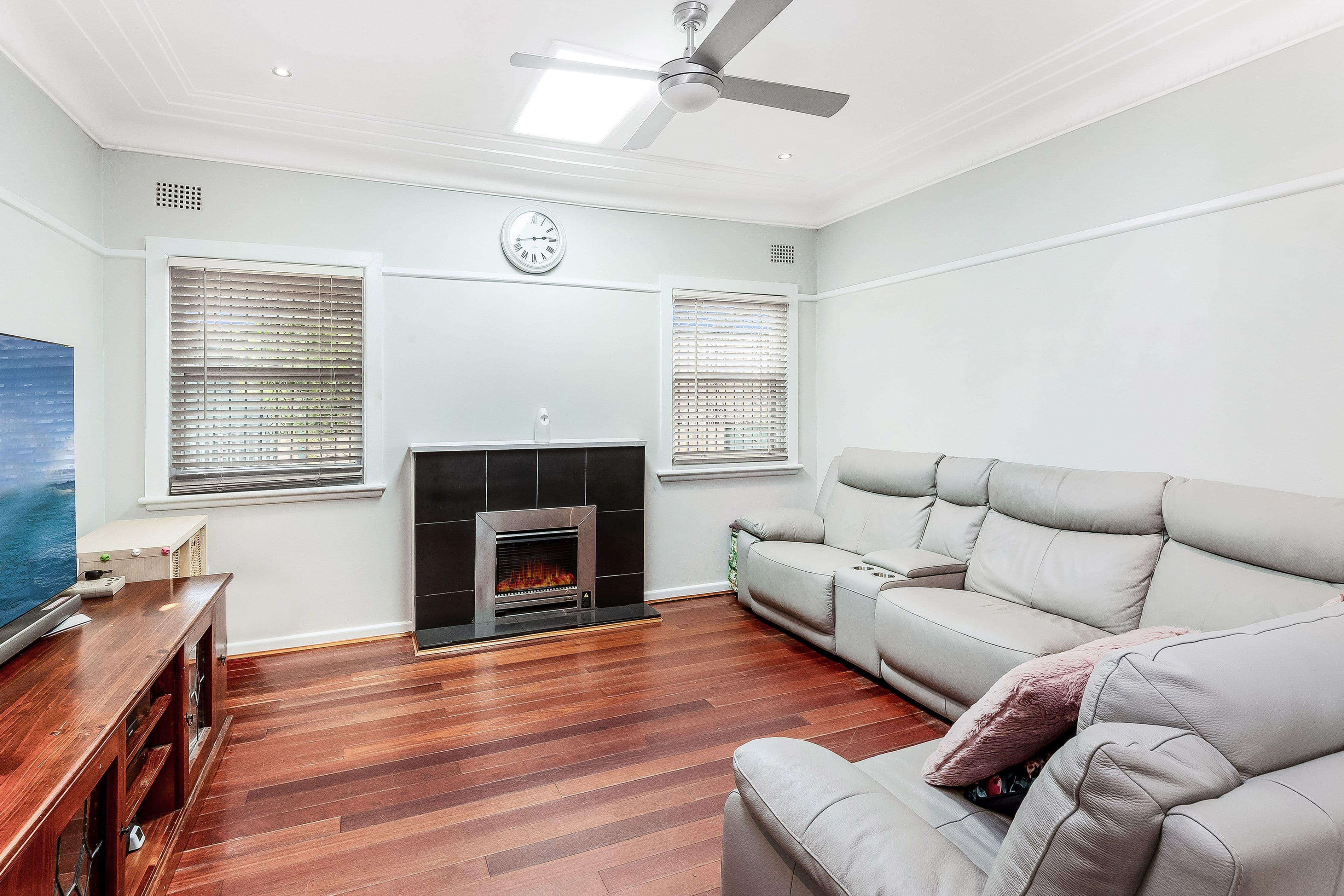 107 Stoney Creek Road, Beverly Hills - Thumbnail 2
