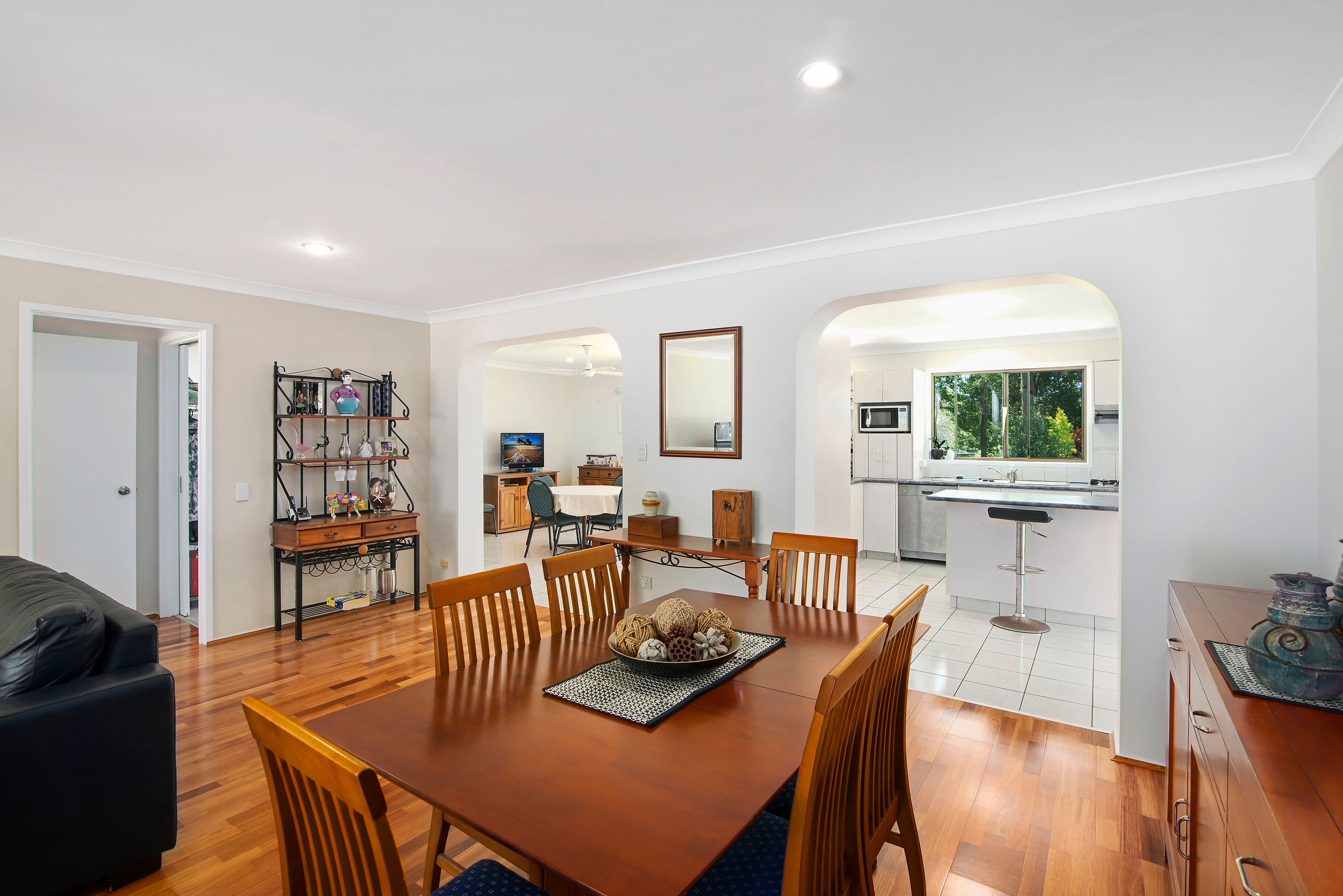 1 Bilkurra Court, Elanora QLD 4221, Elanora - Thumbnail 3