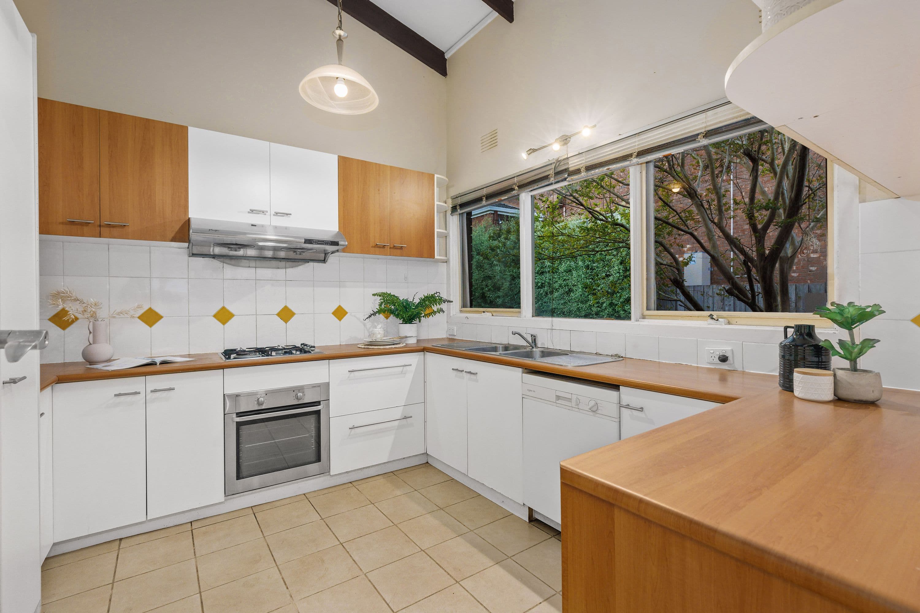 12 View Road, Glen Waverley VIC 3150, Glen Waverley - Thumbnail 2