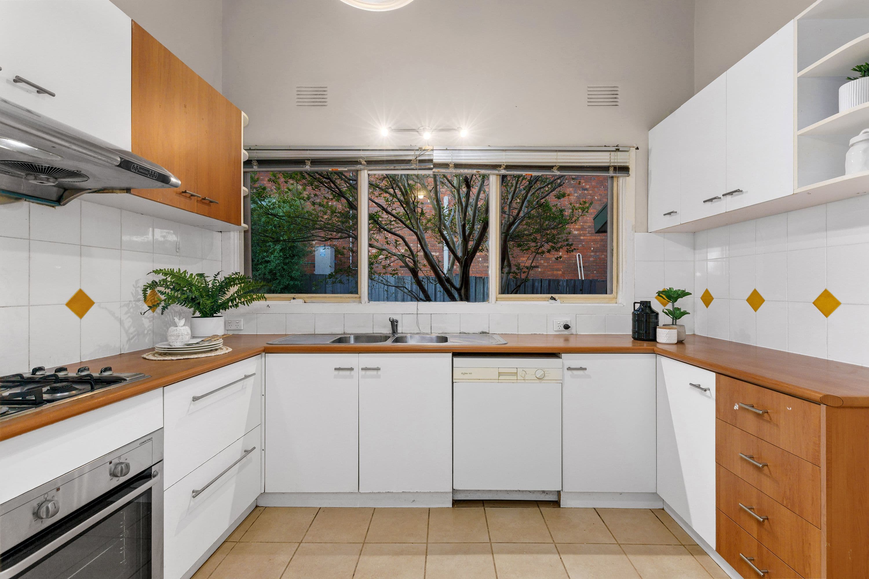 12 View Road, Glen Waverley VIC 3150, Glen Waverley - Thumbnail 3