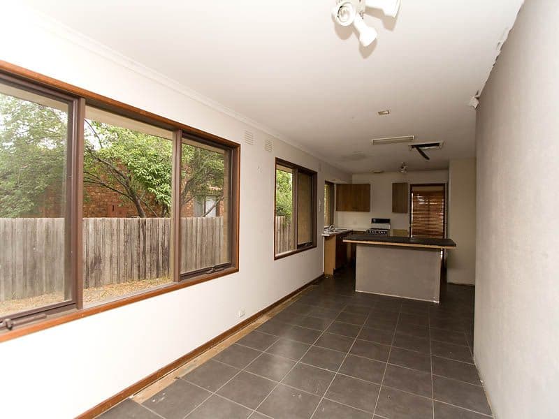 70 Lenoak Street, GLADSTONE PARK VIC 3043, Gladstone Park - Thumbnail 2