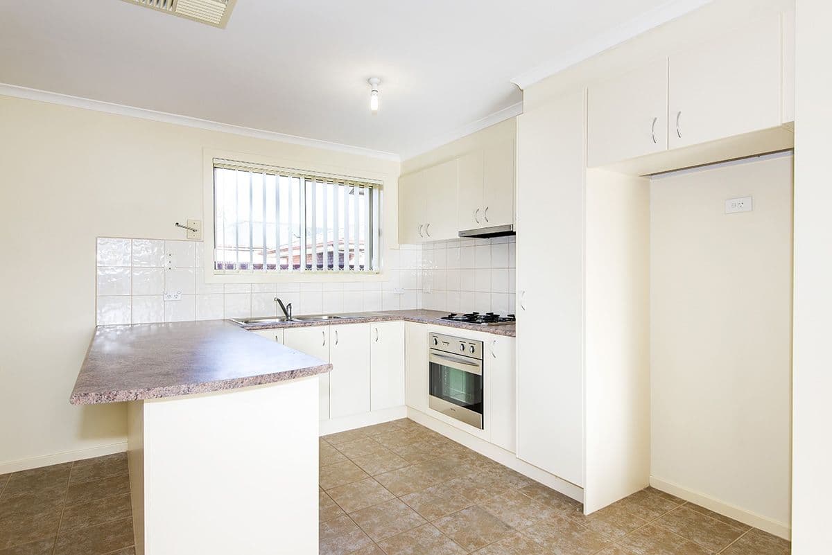 9 Allamanda Crescent, South Morang VIC 3752, South Morang - Thumbnail 2