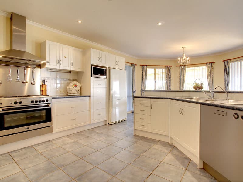 3 Connemara Way, Woodcroft - Thumbnail 2