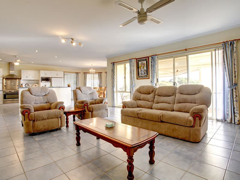 3 Connemara Way, Woodcroft - Thumbnail 3