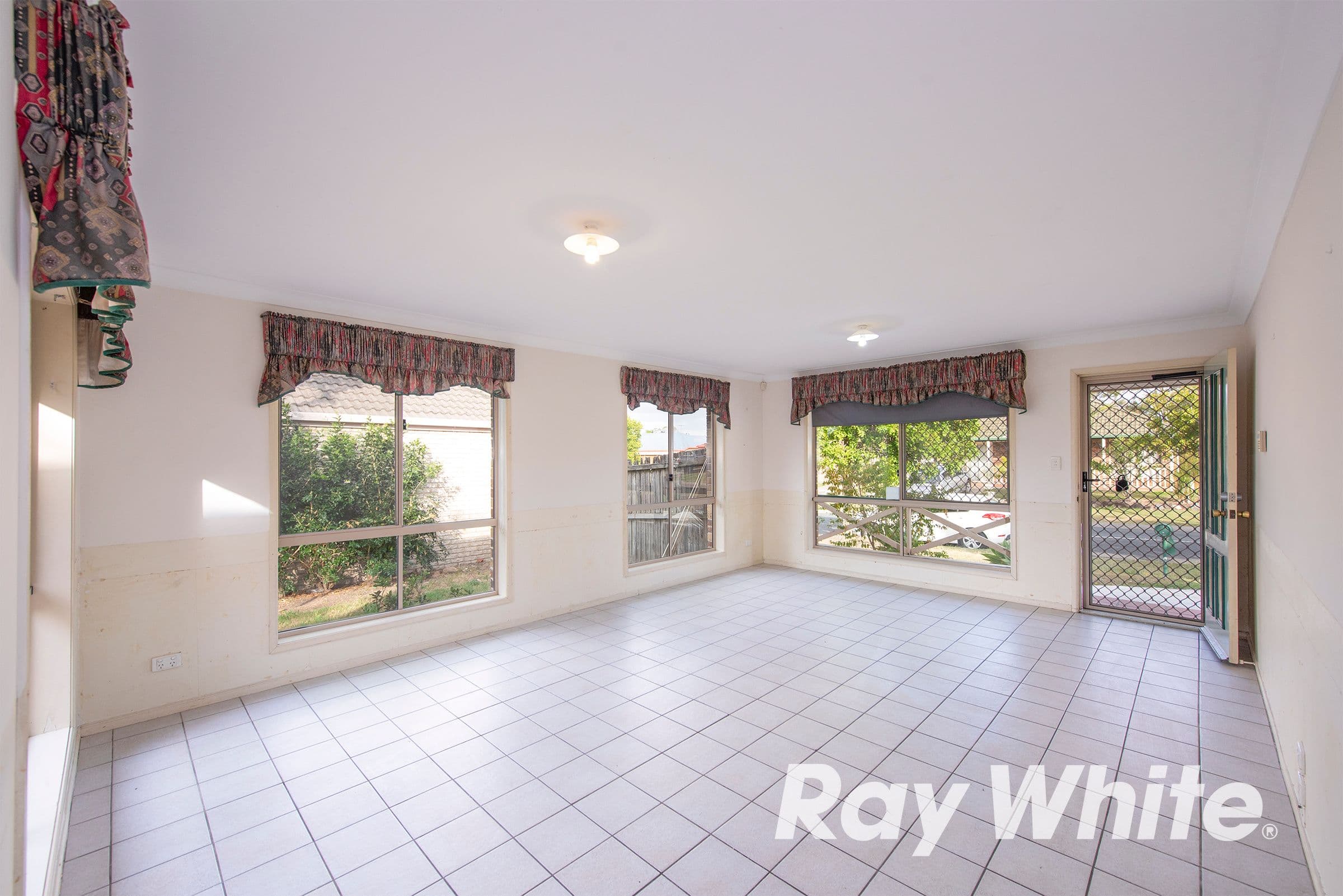 8 Woodley Avenue, Loganholme QLD 4129, Loganholme - Thumbnail 2