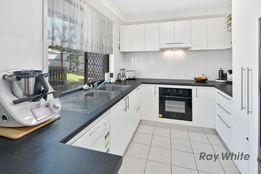 25 Sylvania Street, Wellington Point QLD 4160, Wellington Point - Thumbnail 2