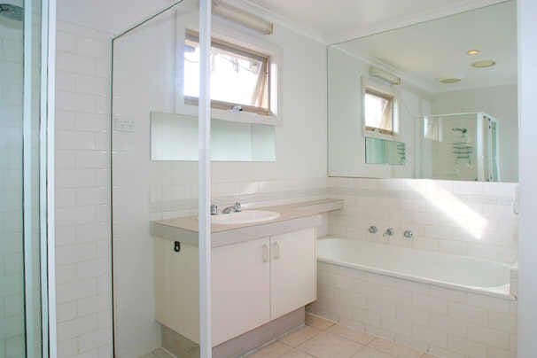 392   Bay Road, CHELTENHAM VIC 3192, Cheltenham - Thumbnail 2