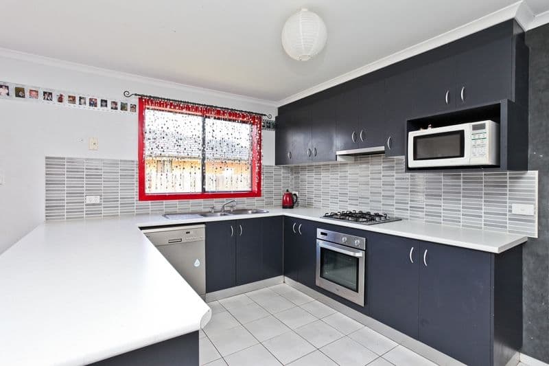 32 Finchley Park Crescent, TARNEIT VIC 3029, Tarneit - Thumbnail 2