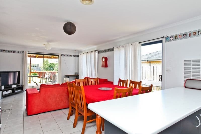 32 Finchley Park Crescent, TARNEIT VIC 3029, Tarneit - Thumbnail 3