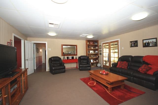 19 Brolga Street, LONGREACH QLD 4730, Longreach - Thumbnail 4