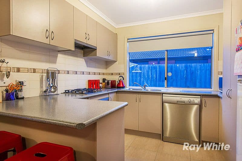 8 Bellbrae Crescent, Cranbourne West VIC 3977, Cranbourne West - Thumbnail 2