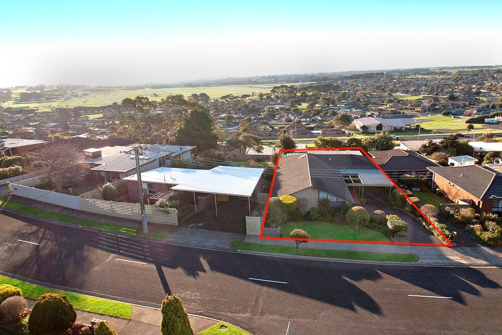 18 Skiddaw Crescent, WARRNAMBOOL VIC 3280, Warrnambool - Thumbnail 3