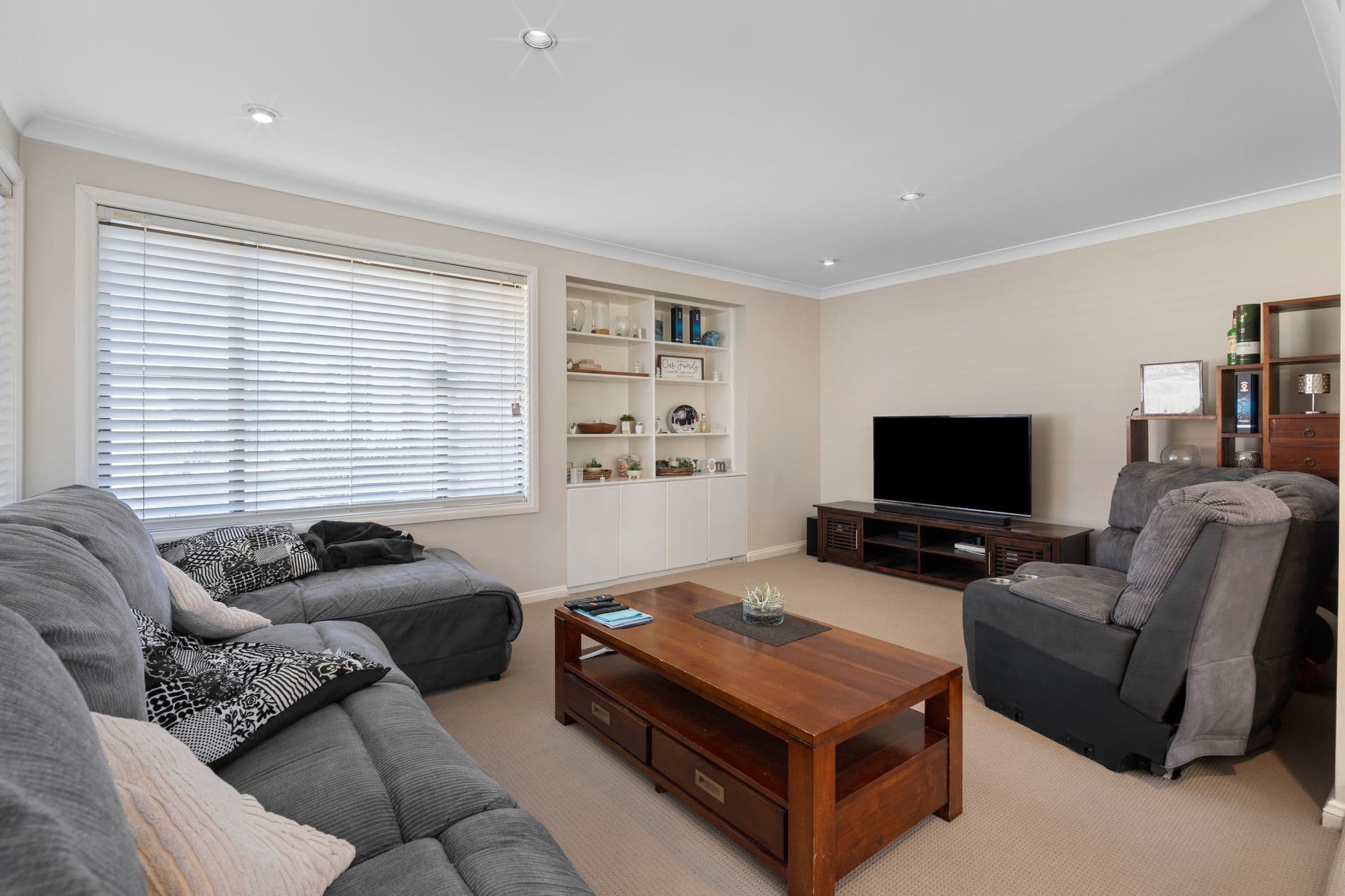 10 Caravonica Court, Calamvale QLD 4116, Calamvale - Thumbnail 2