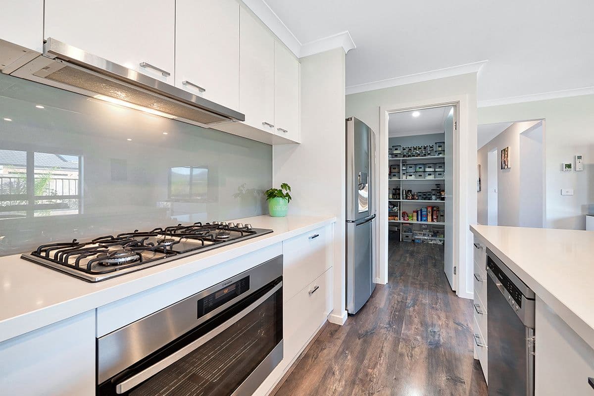 10 Cartwright Grove, Cranbourne East VIC 3977, Cranbourne East - Thumbnail 3