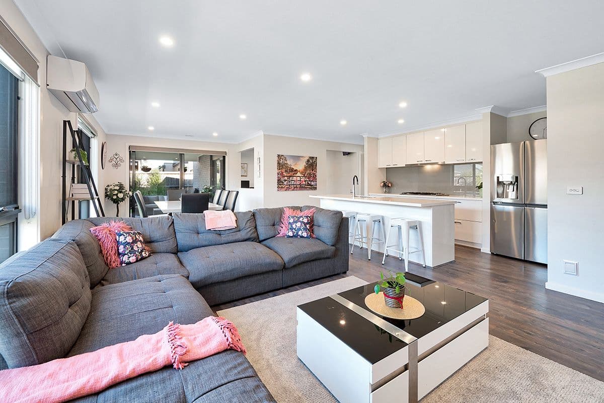 10 Cartwright Grove, Cranbourne East VIC 3977, Cranbourne East - Thumbnail 5