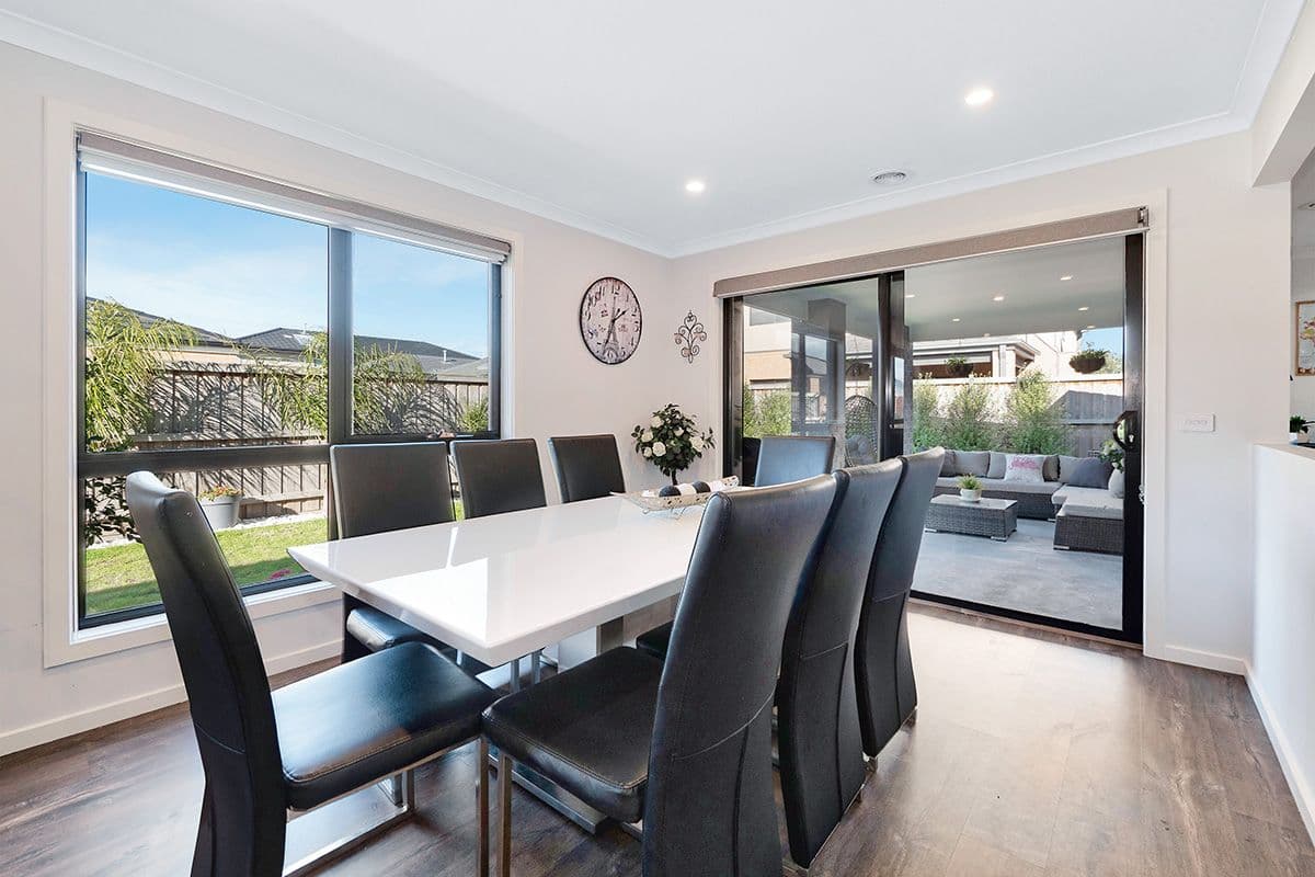 10 Cartwright Grove, Cranbourne East VIC 3977, Cranbourne East - Thumbnail 6