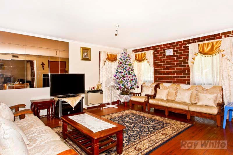 5 Burramy Close, BOSSLEY PARK NSW 2176, Bossley Park - Thumbnail 2