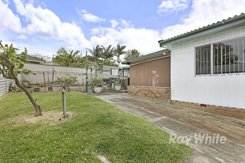 17 Prince Street, Fennell Bay - Thumbnail 3