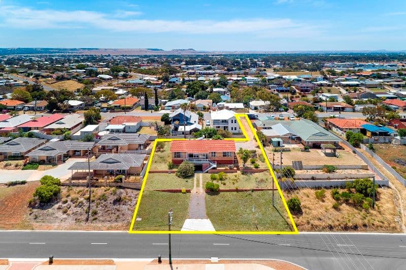 33 Eastern Road, Geraldton WA 6530, Geraldton - Thumbnail 2