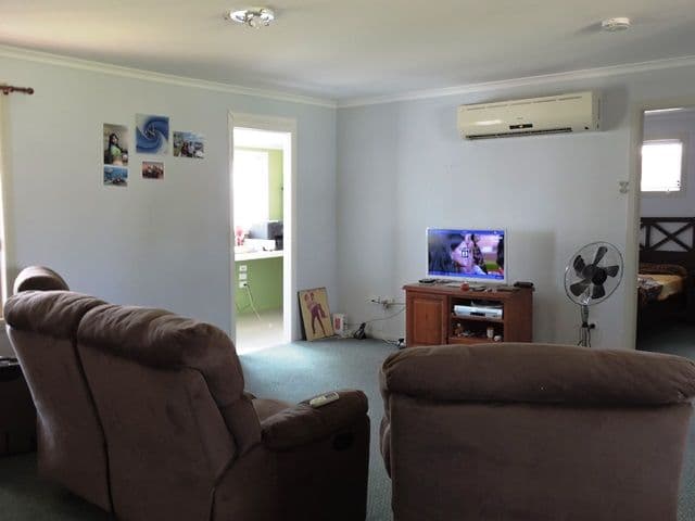24 Bedford Street, Blackall QLD 4472, Blackall - Thumbnail 2