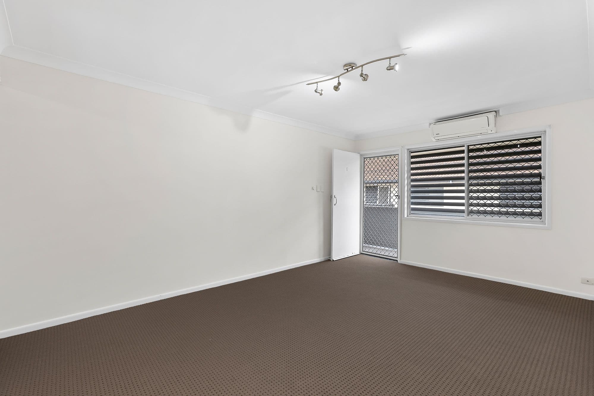 4 Roseglen Street, Greenslopes QLD 4120, Greenslopes - Thumbnail 6