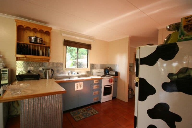 33 John Pitchers Road, SARINA QLD 4737, Sarina - Thumbnail 2