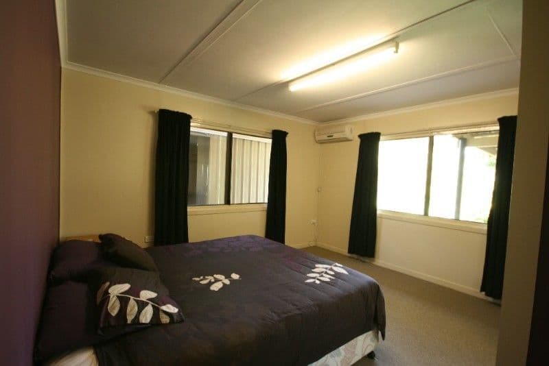 33 John Pitchers Road, SARINA QLD 4737, Sarina - Thumbnail 7