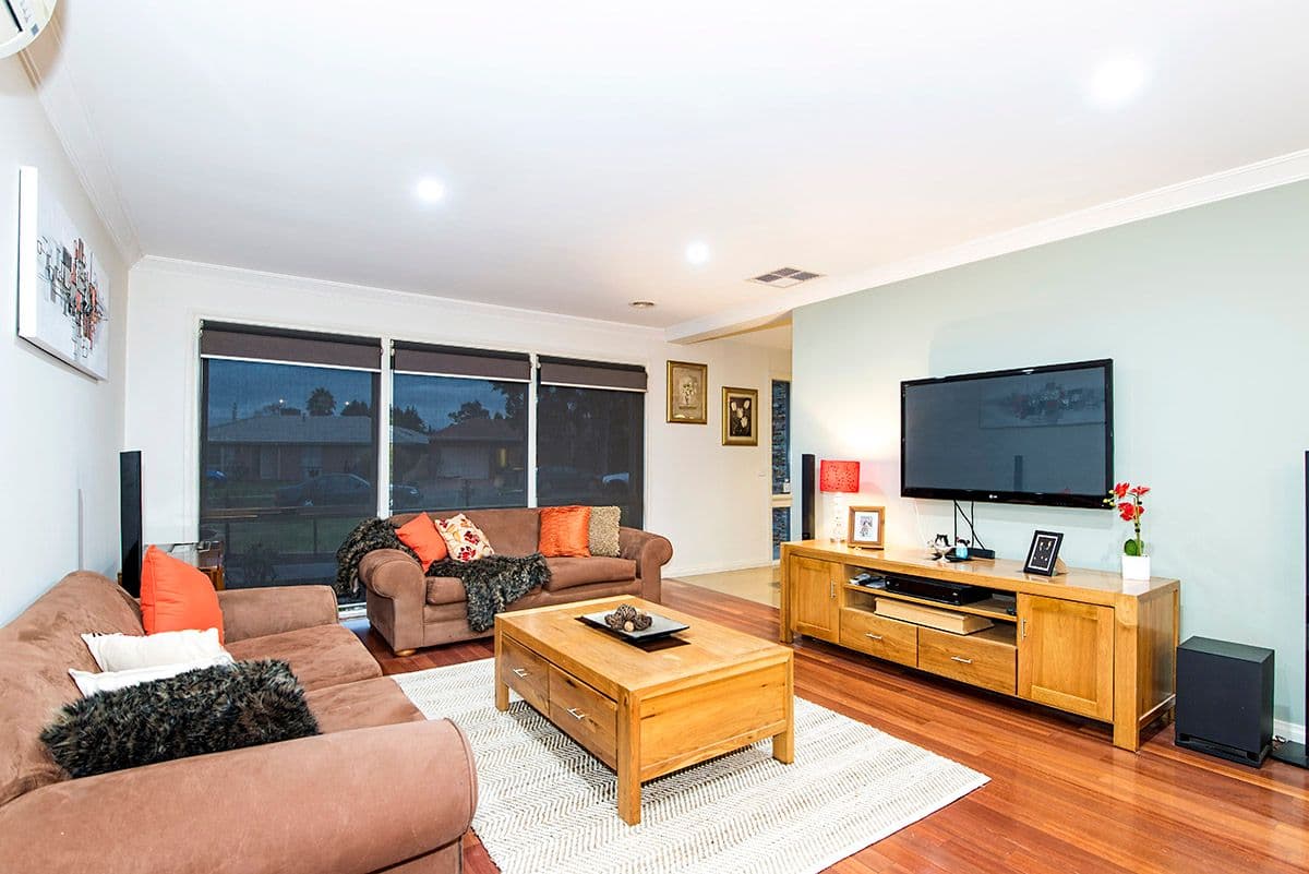 8 Hoddle Court, Mill Park VIC 3082, Mill Park - Thumbnail 3