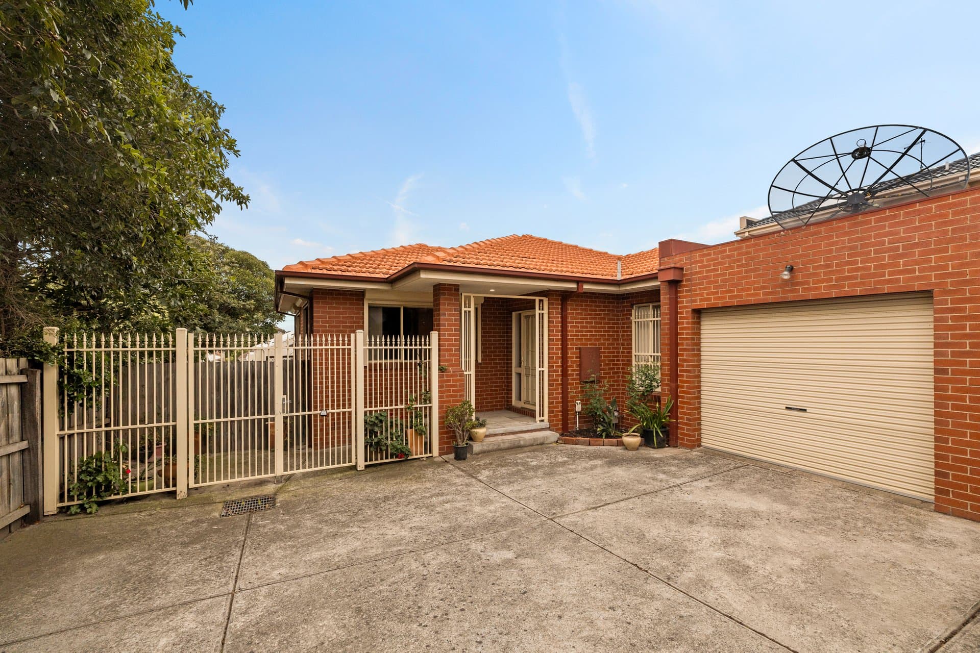2/8 Loddon Avenue, Reservoir - Image 1