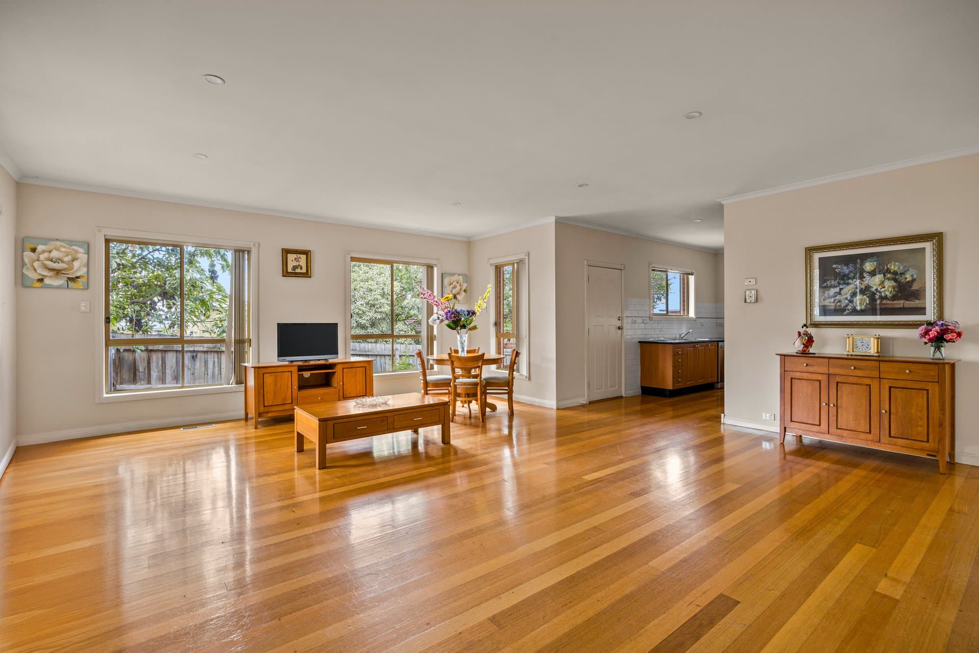 2/8 Loddon Avenue, Reservoir - Thumbnail 2