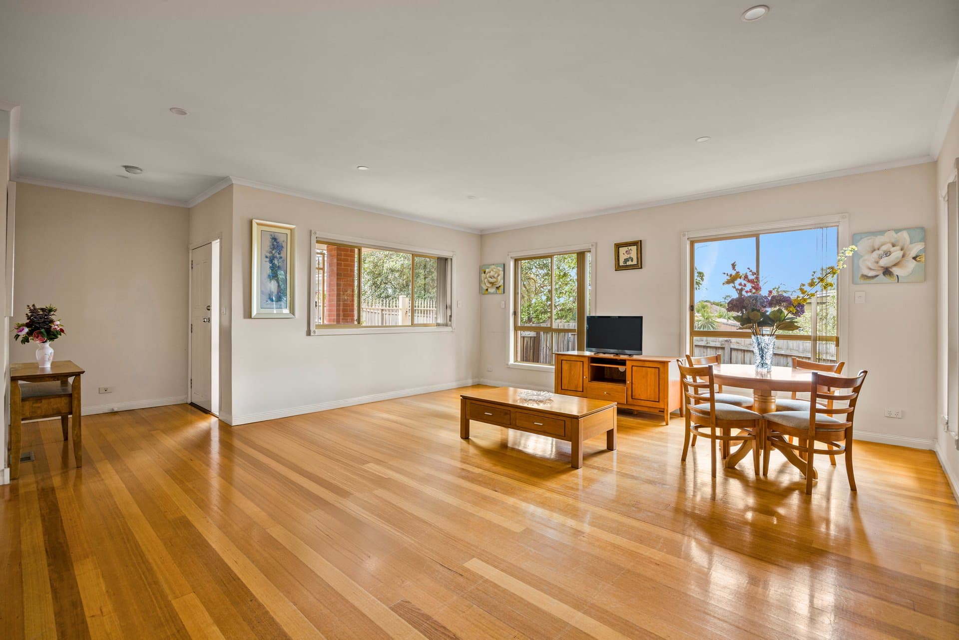 2/8 Loddon Avenue, Reservoir - Thumbnail 3