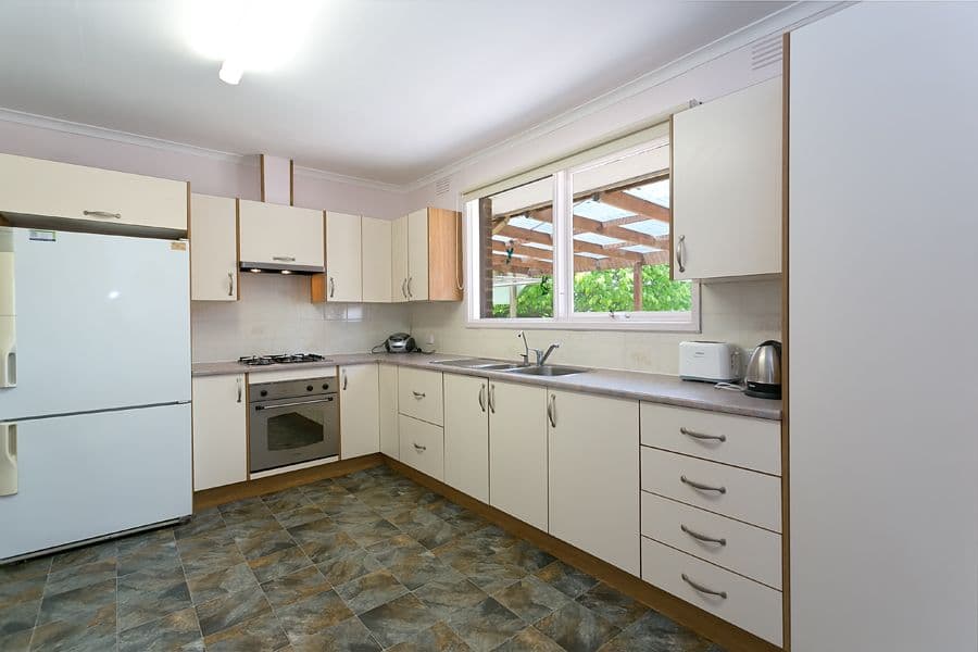 27 Francis Street, MELTON SOUTH VIC 3338, Melton South - Thumbnail 2