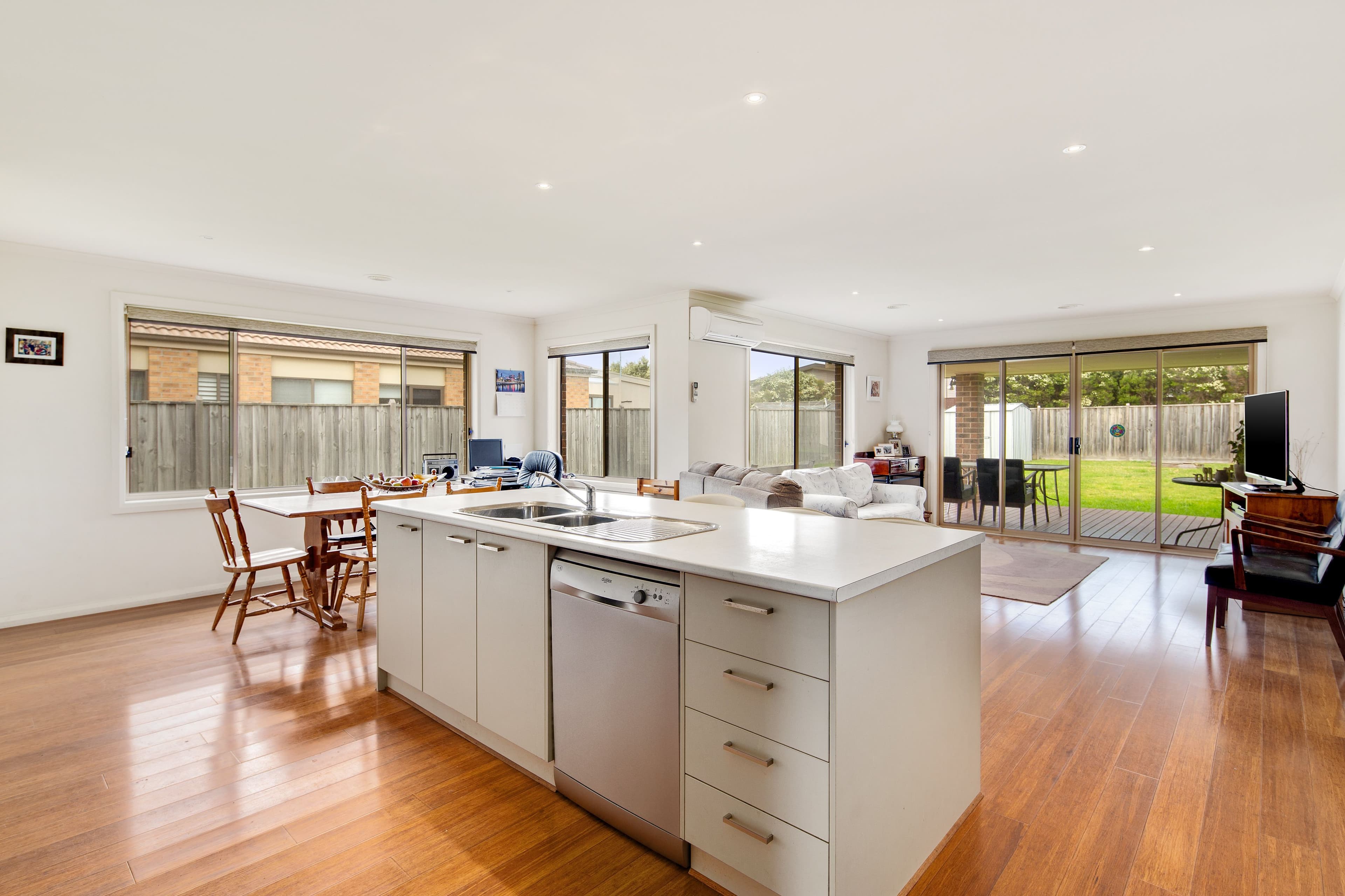 9 Rosella Grove, Cowes VIC 3922, Cowes - Thumbnail 2
