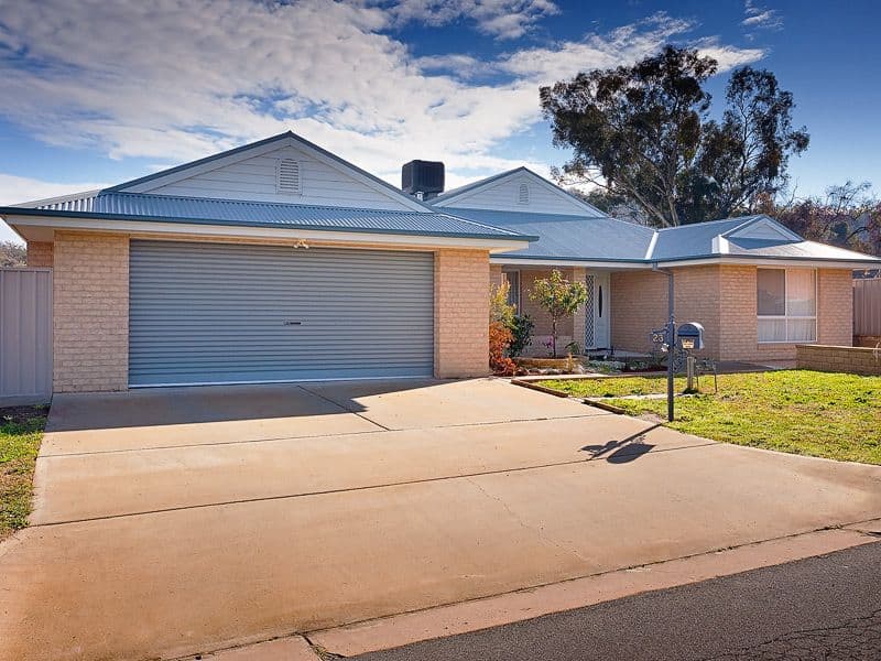 23 Kurrajong Crescent, West Albury - Image 1