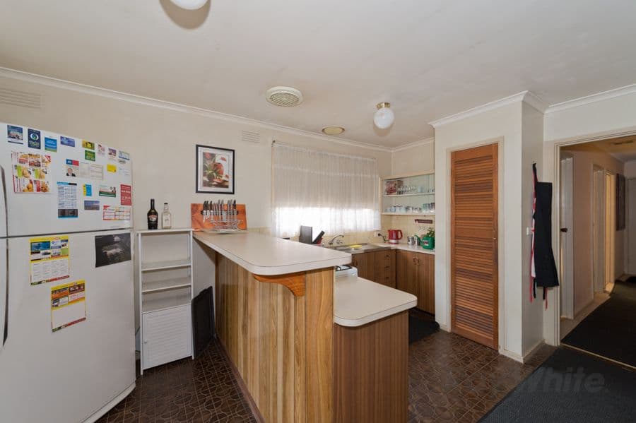 2 Gretel Grove, Melton VIC 3337, Melton - Thumbnail 2