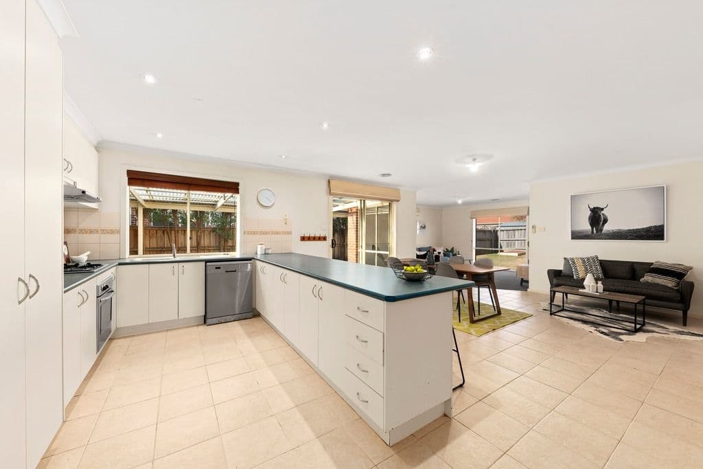 13 Hadley Circuit, Narre Warren South VIC 3805, Narre Warren South - Thumbnail 3
